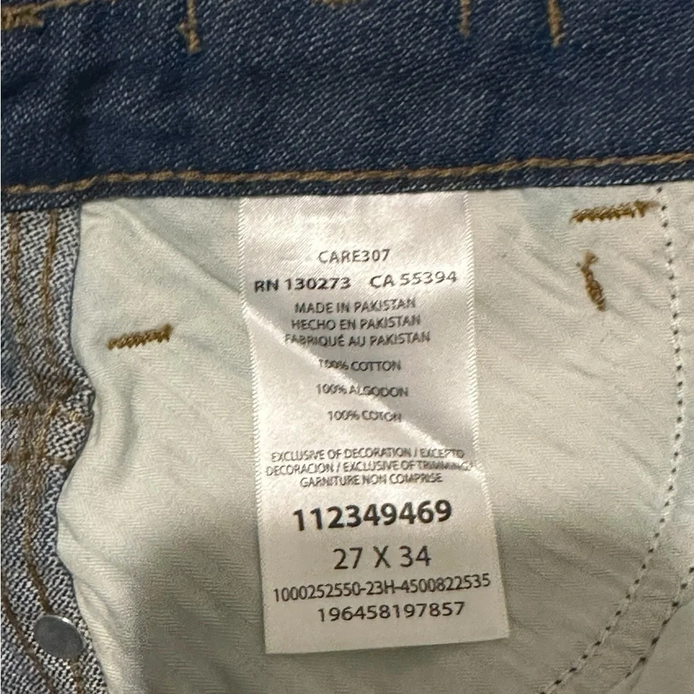 Wrangler Blue Relaxed Fit Jeans with Timeless Appeal